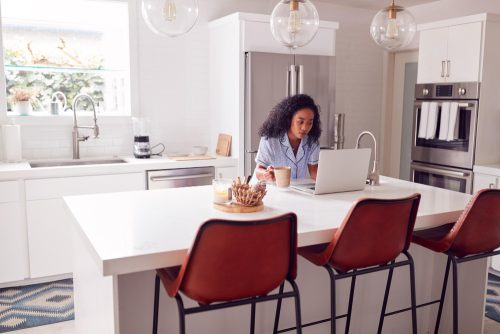 Quelle dimension choisir pour un îlot central avec coin repas ?